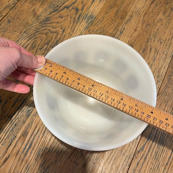 Federal glass Heritage Blue Sunflower Mixing Bowl – Milk Glass, - Picture 4 of 8